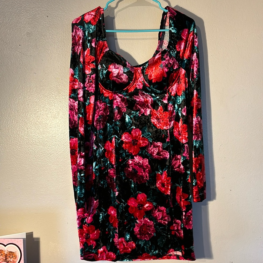 Steve Madden, NYC, extra large velvet body con dress with corset